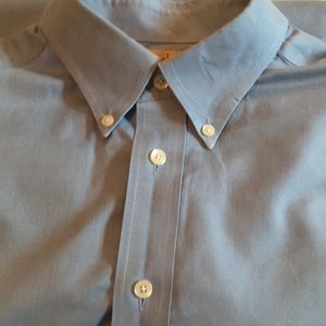 Turnbury Men’s long sleeved, buttoned down light blue dress shirt. 16 1/2 34/35.